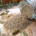 graines de cardamome verte moulues