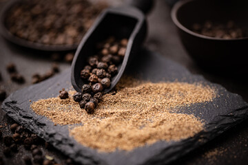 poivre noir grain et poudre (moulu)
